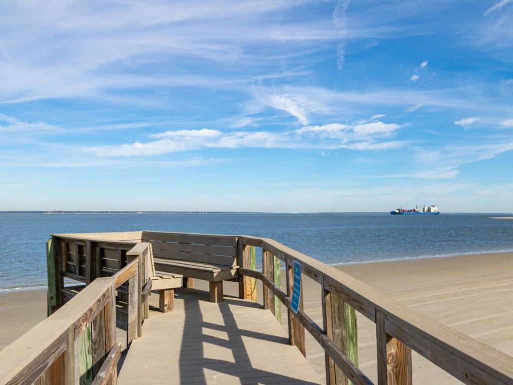 Beach Racquet A210 Apartment Tybee Island Bagian luar foto